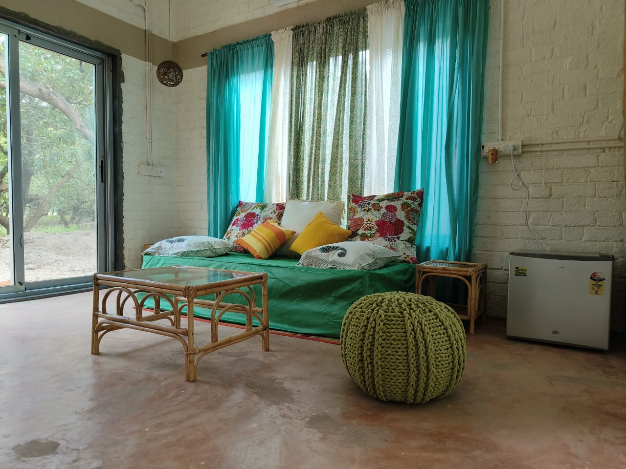 Monarch stays Zinnia