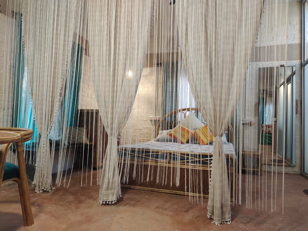 Monarch stays Zinnia